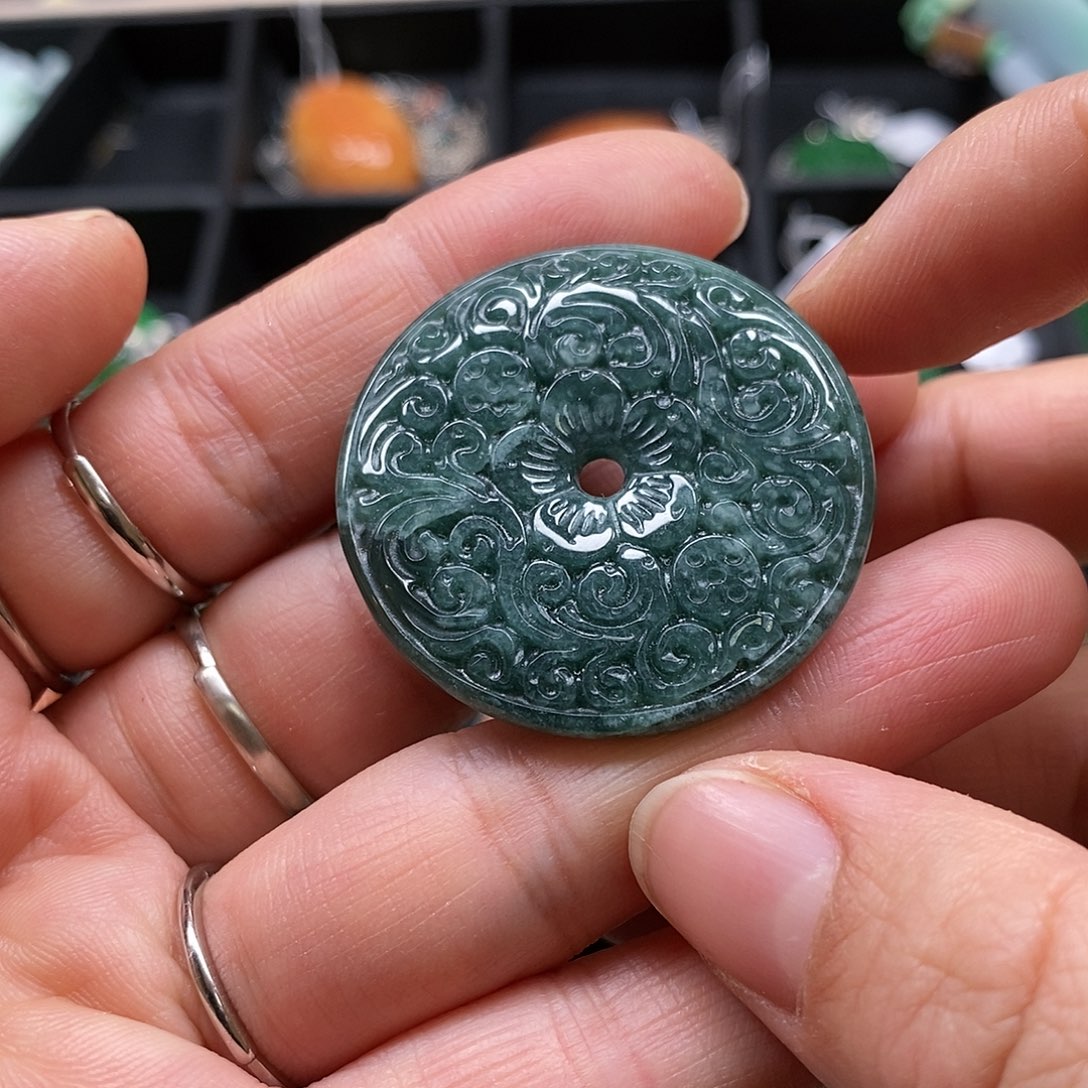 翡翠颈饰未镶嵌翡翠