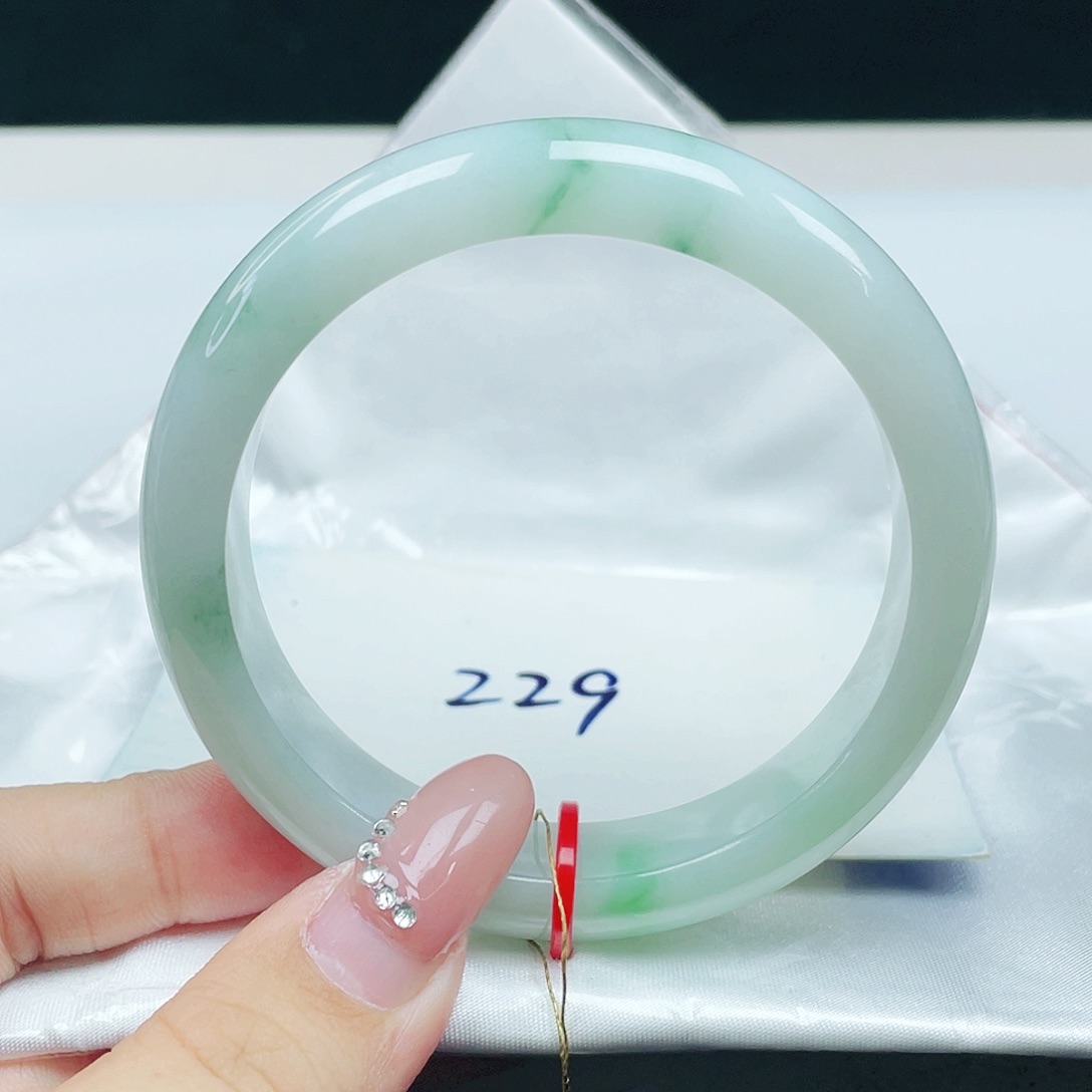 翡翠未镶嵌手镯 正圈57+