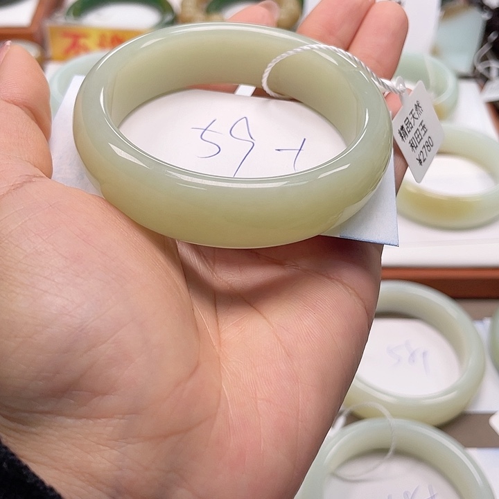 未镶嵌手镯和田玉