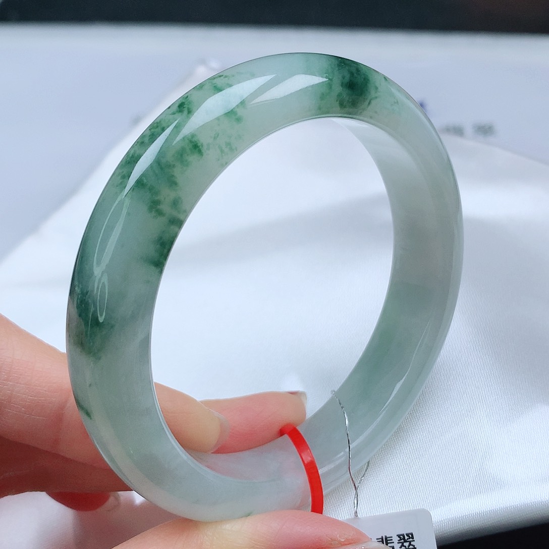 翡翠手镯未镶嵌56圈