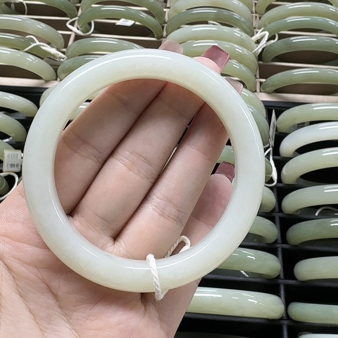 和田玉手镯未镶嵌北**雨