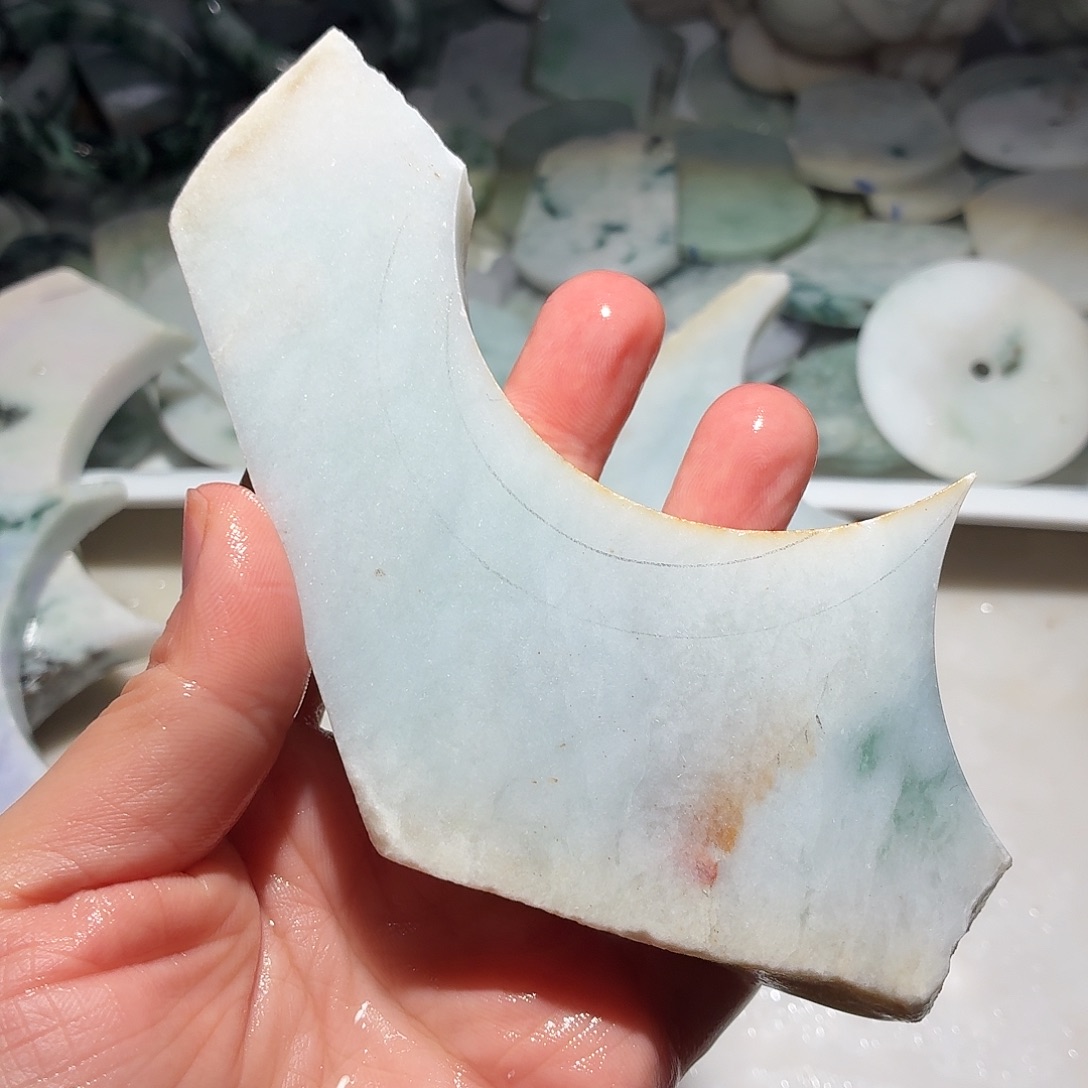 翡翠未镶嵌颈饰边角料