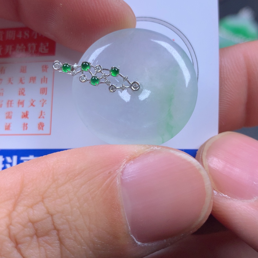 【闪购商品】翡翠颈饰18K金镶嵌小*妞翡翠