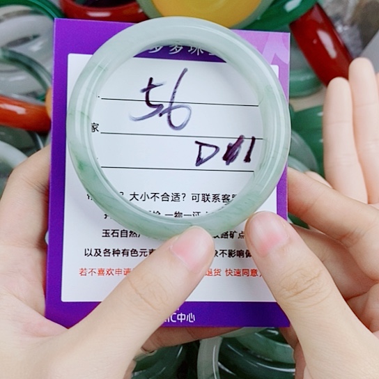 未镶嵌手镯石英质玉（金丝玉）婷*杰