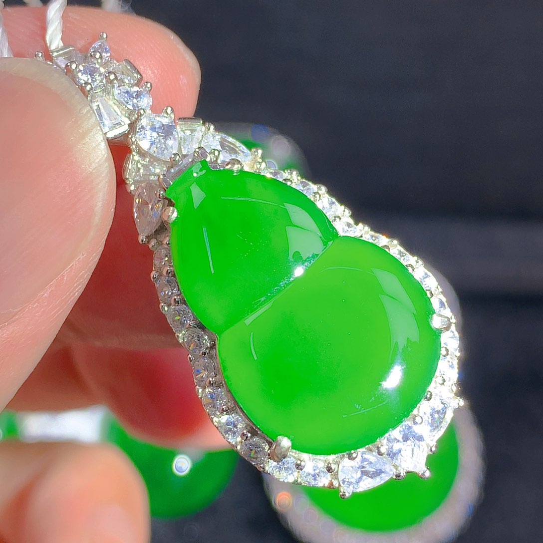 翡翠颈饰银S925镶嵌吊坠