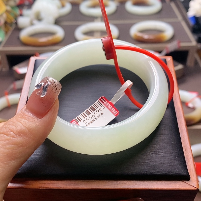 【闪购商品】和田玉手镯未镶嵌