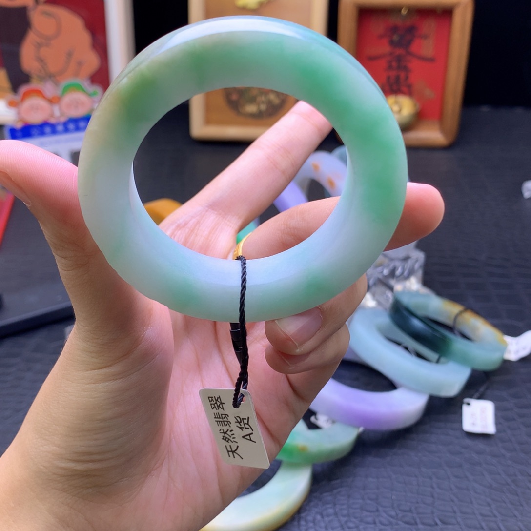 定制翡翠未镶嵌翡翠手镯
