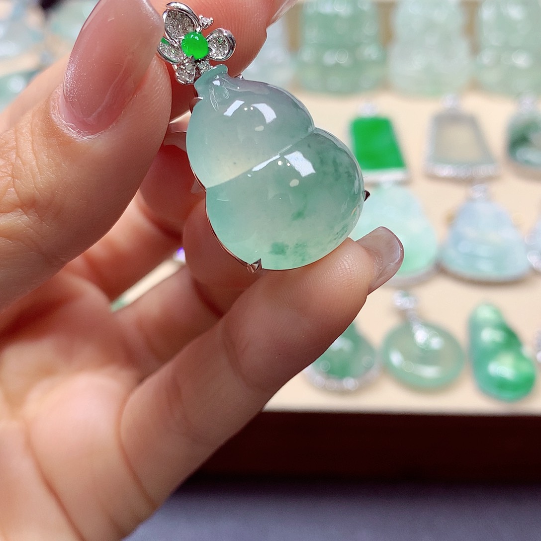 翡翠18K金镶嵌颈饰W***y翡翠