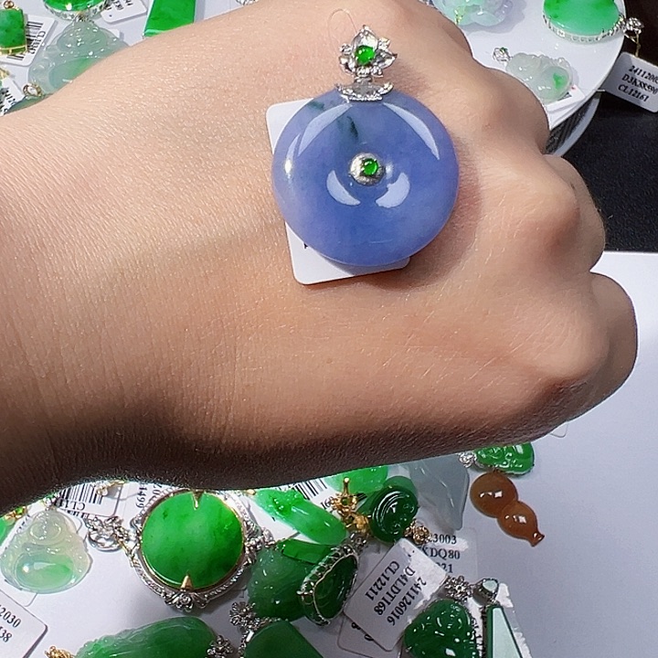 翡翠挂件18K金镶嵌翡翠