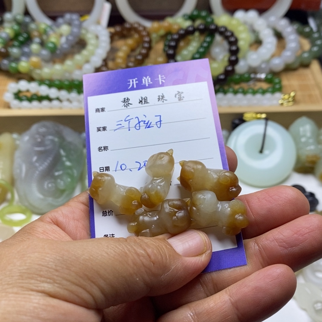 三***妈和田玉（糖玉）未镶嵌颈饰
