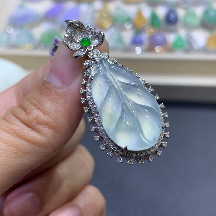 翡翠颈饰18K金镶嵌翡翠