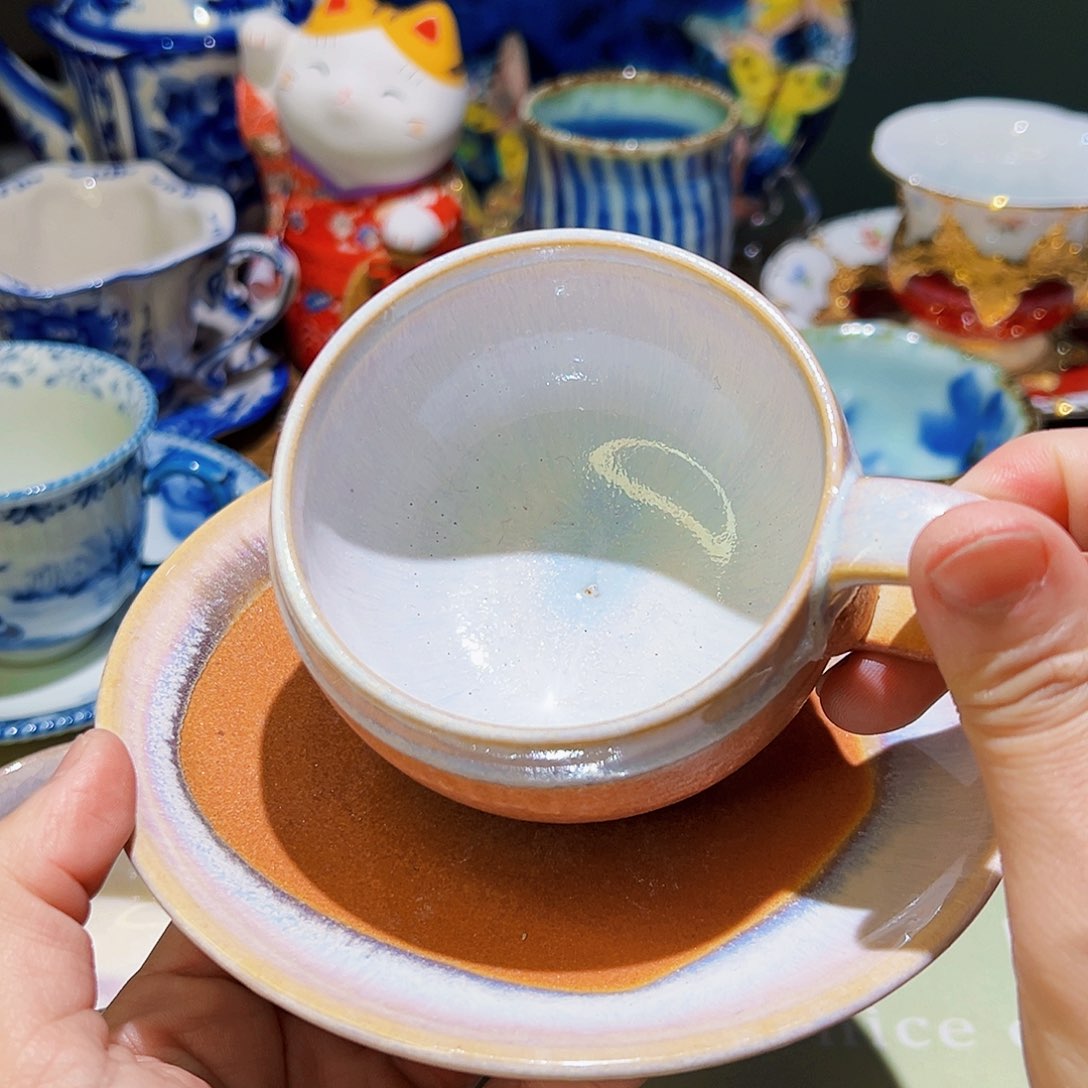 咖啡杯和咖啡杯两块巧克力一套