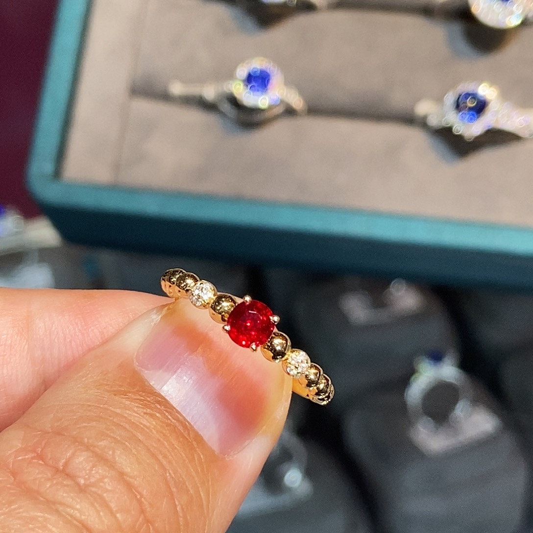 红宝石戒指18K金镶嵌0.47克拉