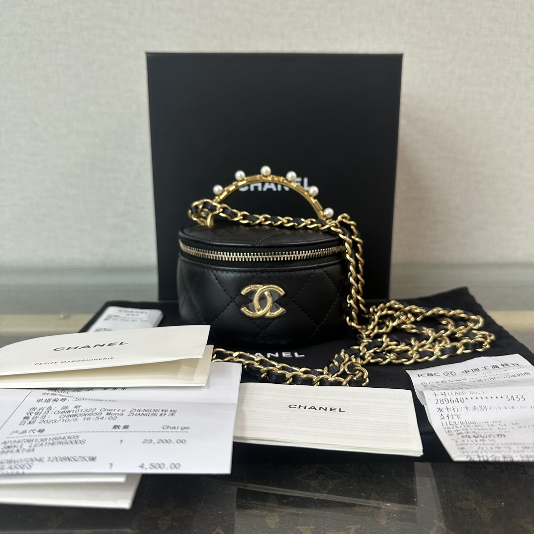 99新 Chanel/香奈儿 23B珍珠镶钻圆筒mini化妆包 08333