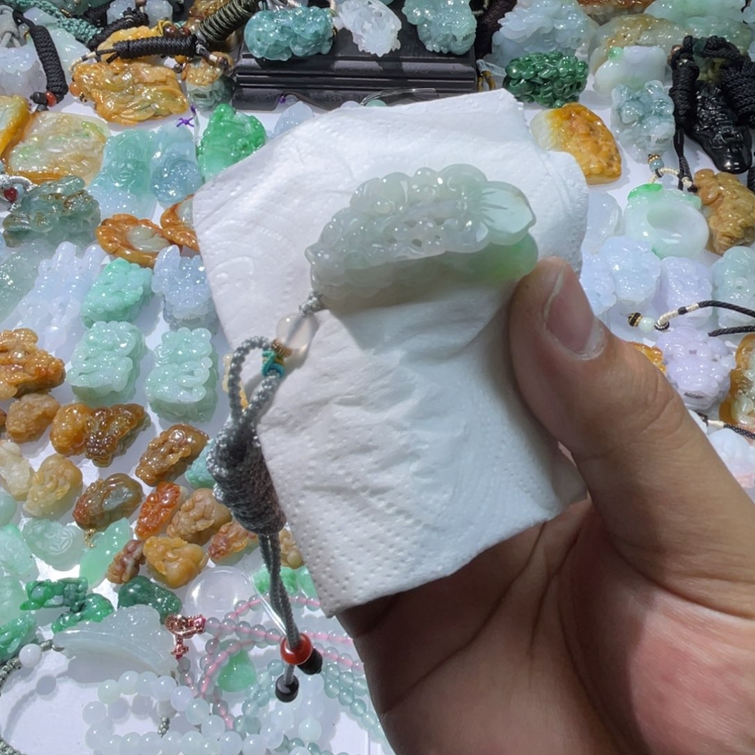 翡翠颈饰未镶嵌天然