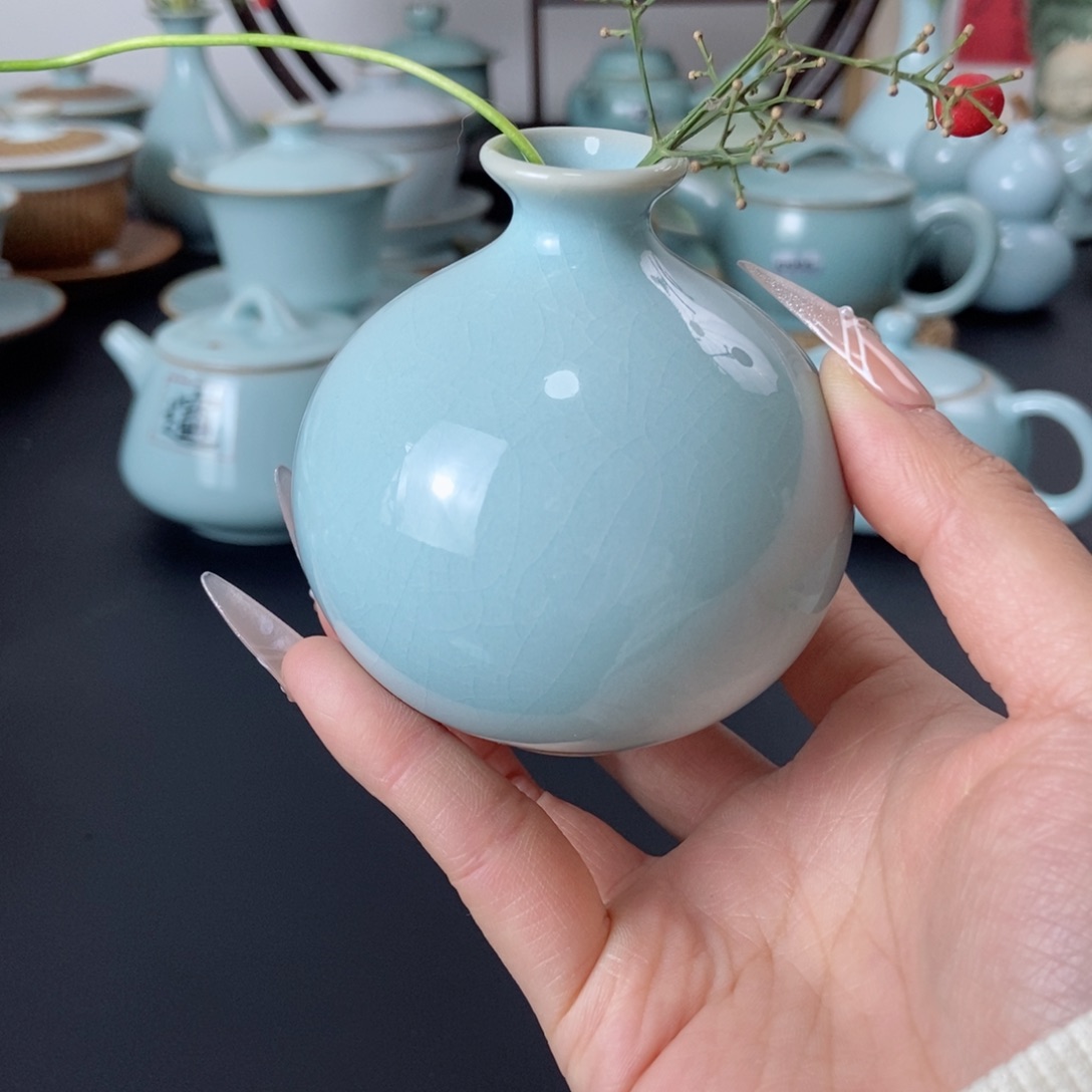 一级品天青小石榴瓶