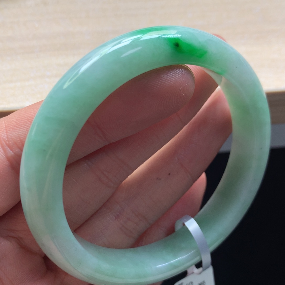 未镶嵌手镯翡翠手镯