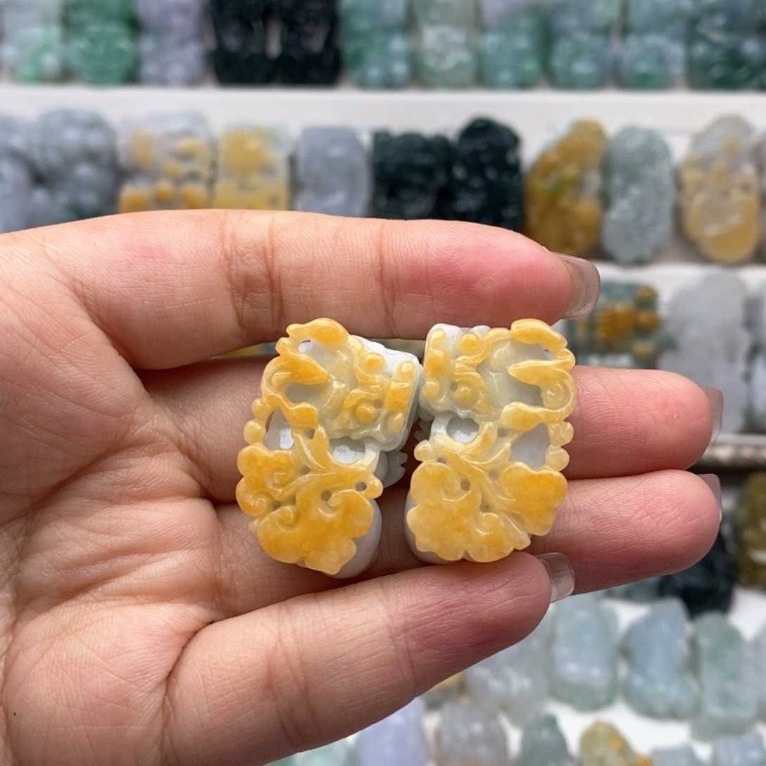 翡翠吊坠(赠链)未镶嵌