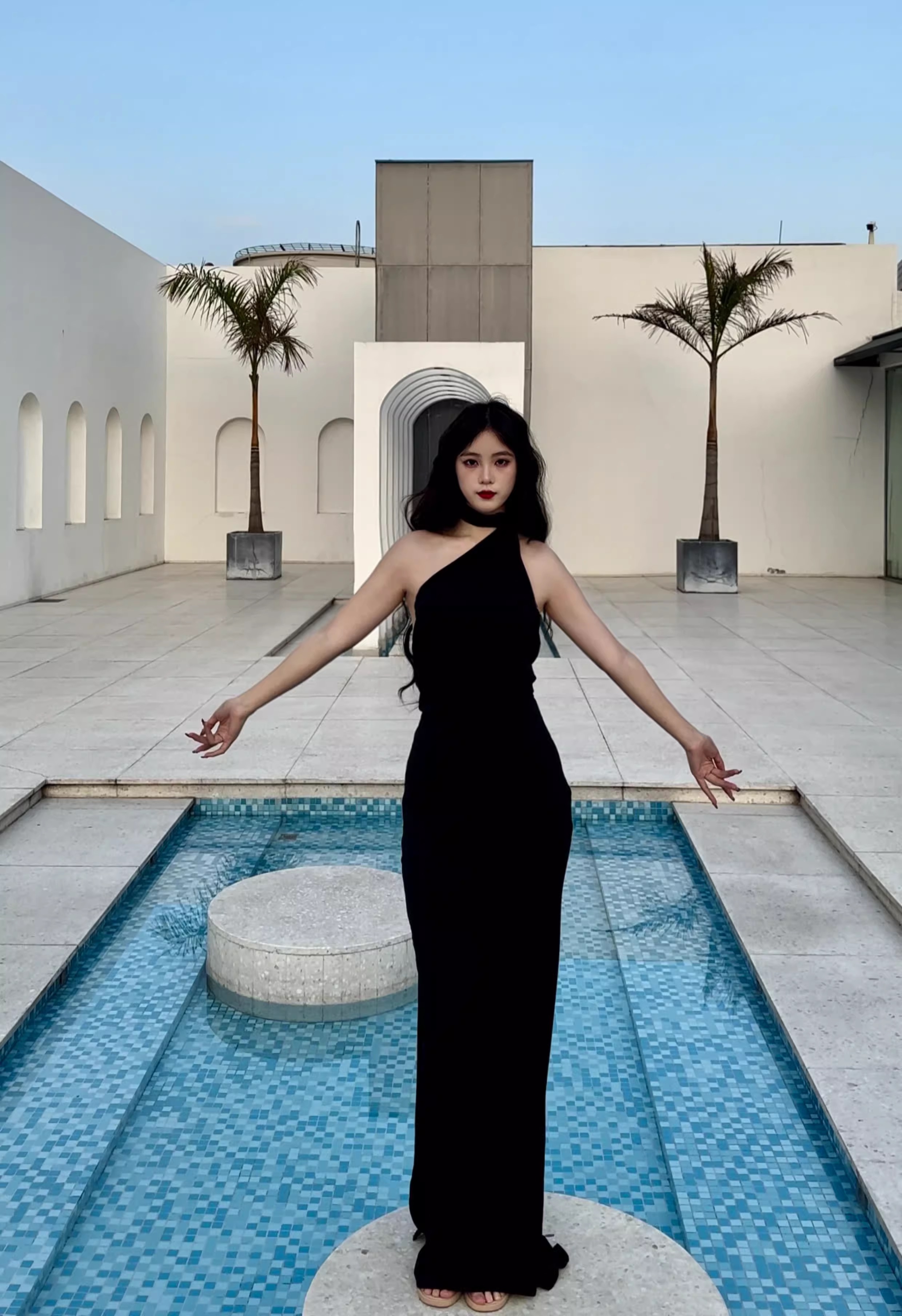 挂脖式显瘦中腰挂脖长裙连衣裙修身性感开叉小众黑色