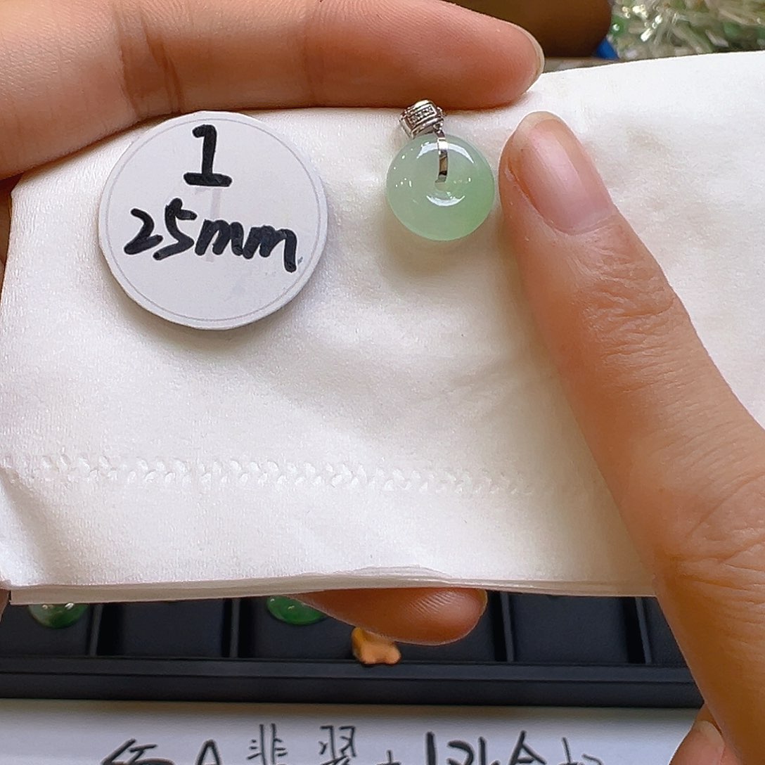 翡翠吊坠(不含链)18K金镶嵌翡翠