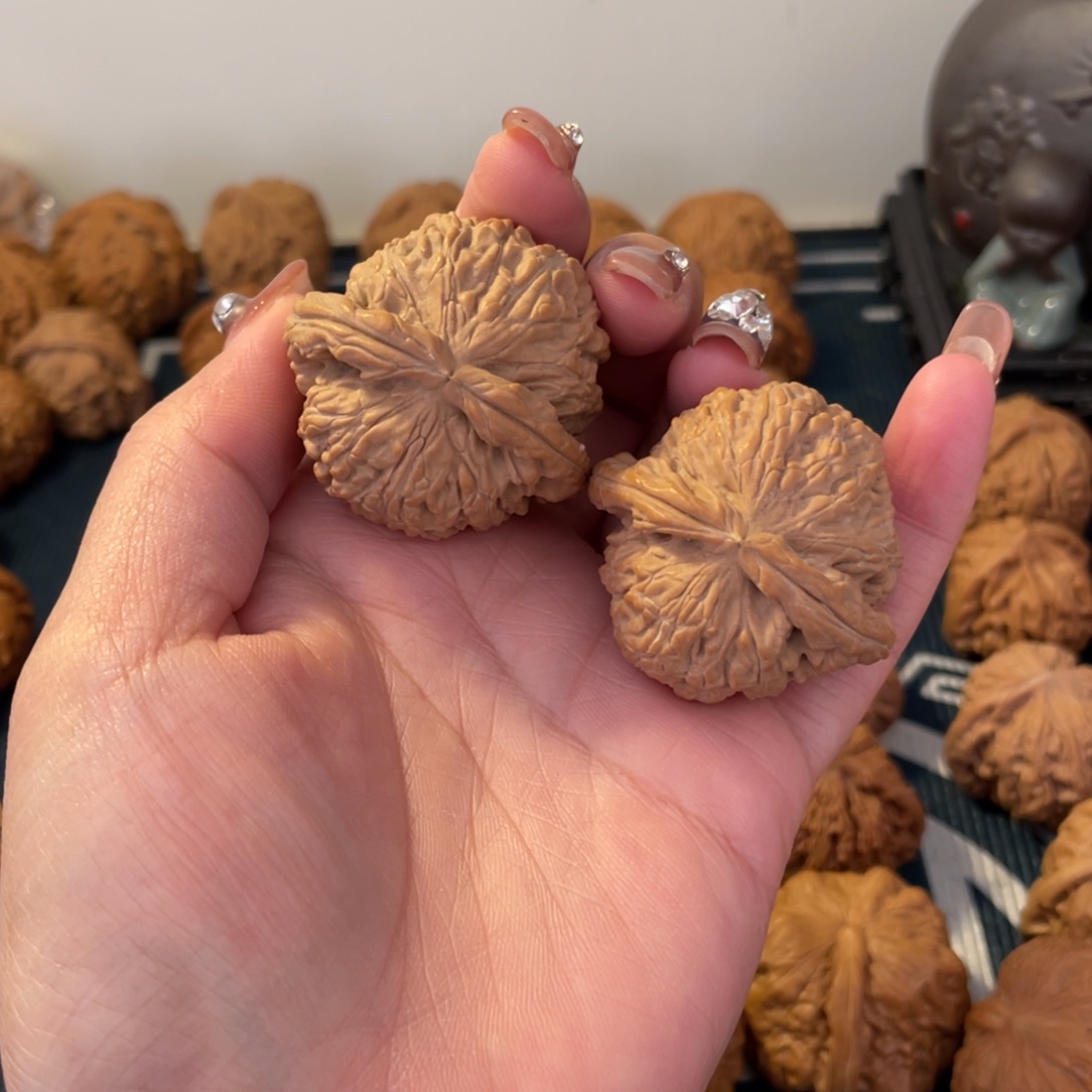 文玩核桃吊坠练手白狮子42