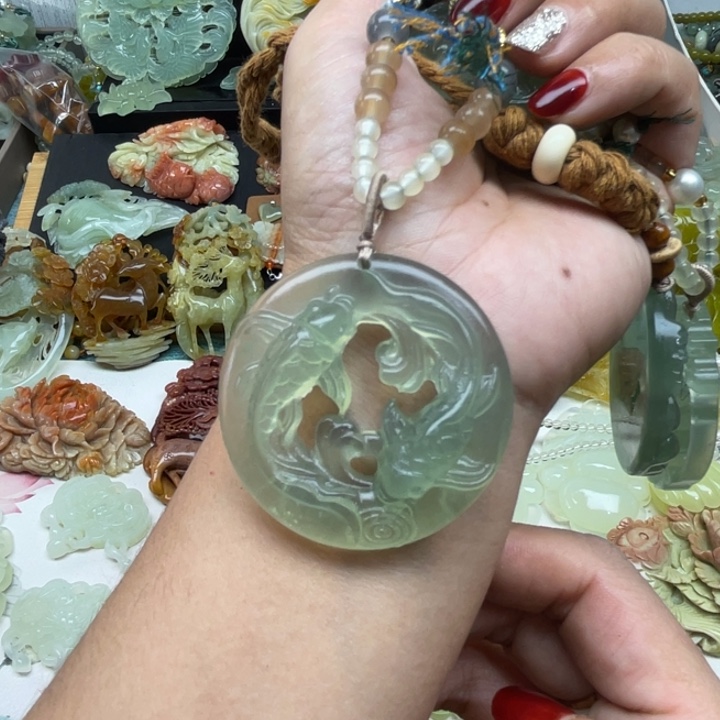 蛇纹石玉未镶嵌颈饰