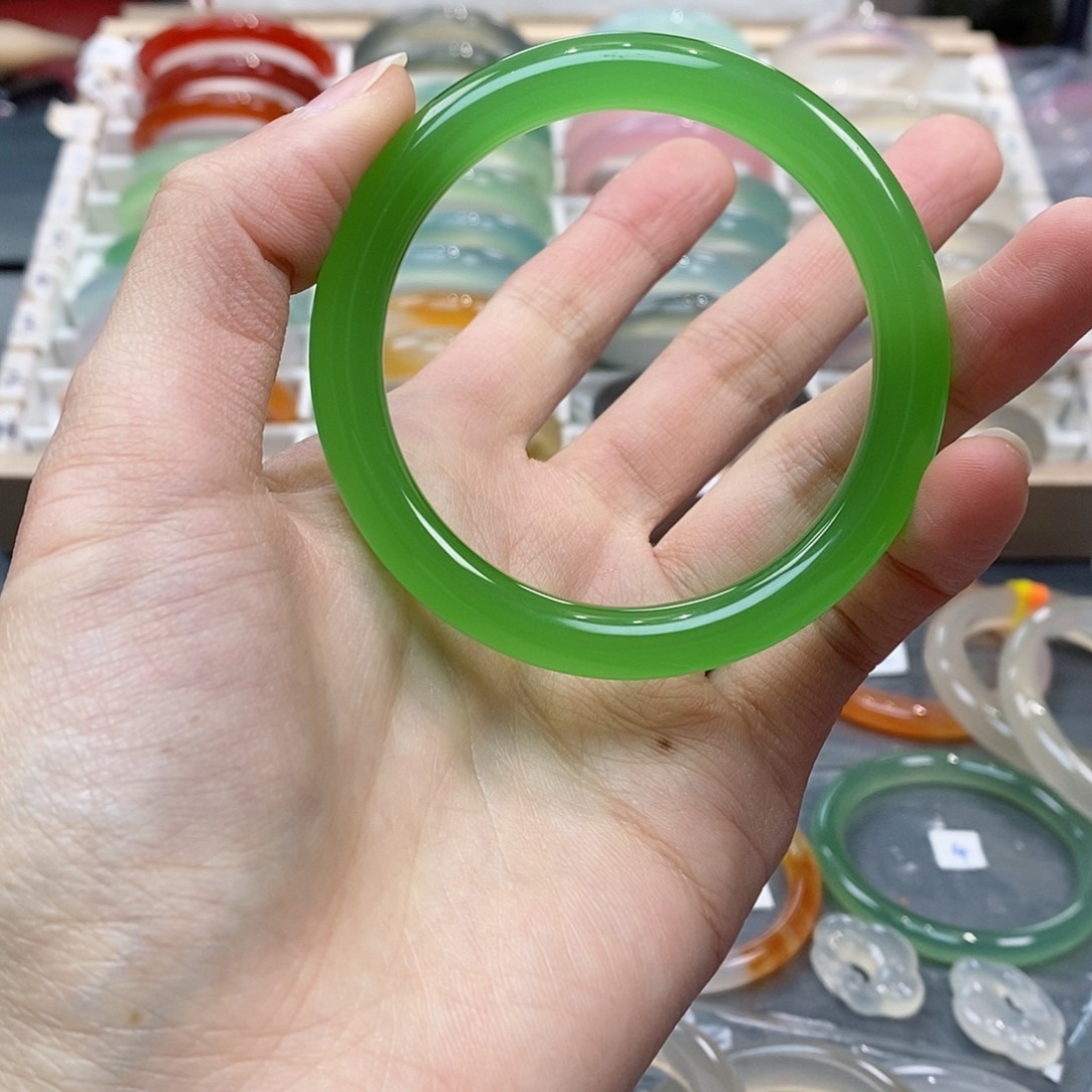 玛瑙/玉髓手镯未镶嵌长****.