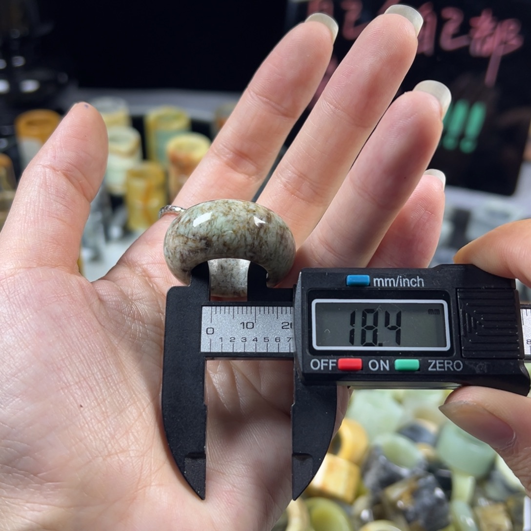 蛇纹石玉未镶嵌戒指