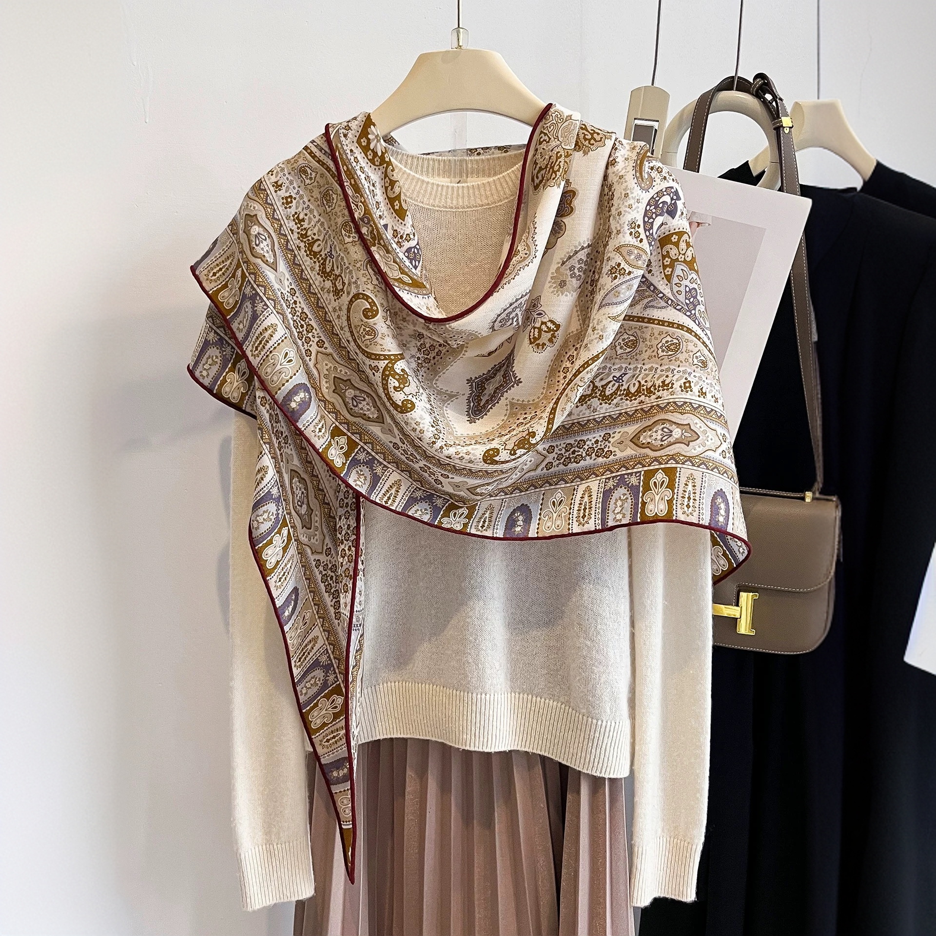 【双面丝毛三角巾】白润雨手工卷边绵羊毛盖毯披肩 (198*128cm)