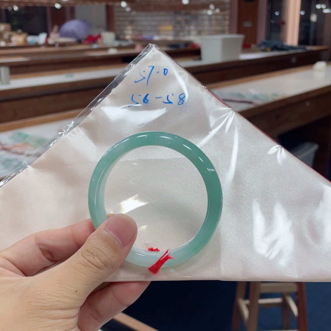 翡翠手镯未镶嵌48小时鉴赏