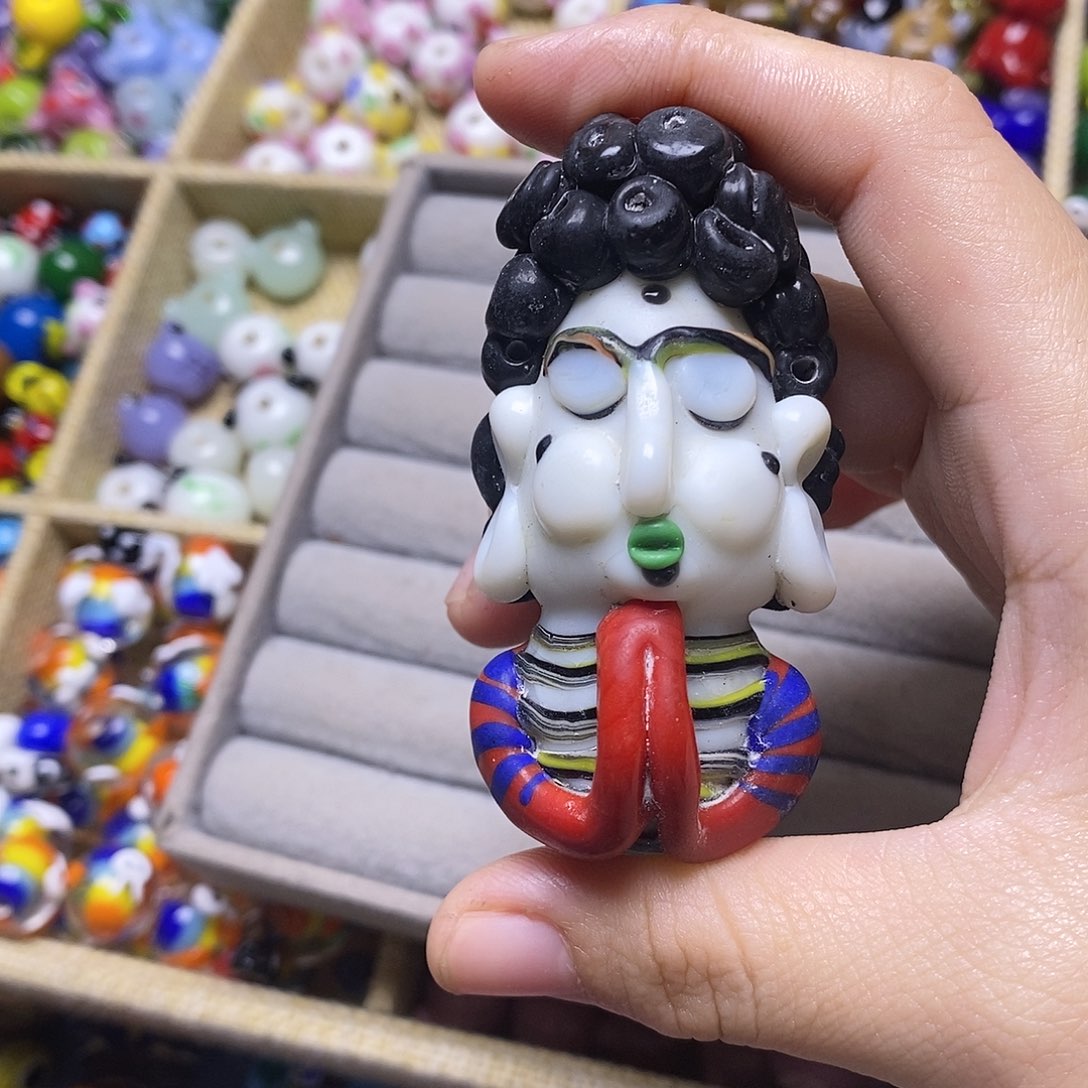 琉璃颈饰白色佛头