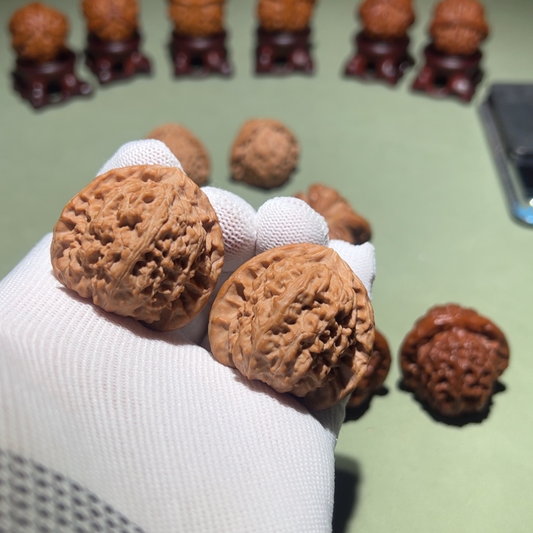 把件文玩核桃37白狮子凹底三角白