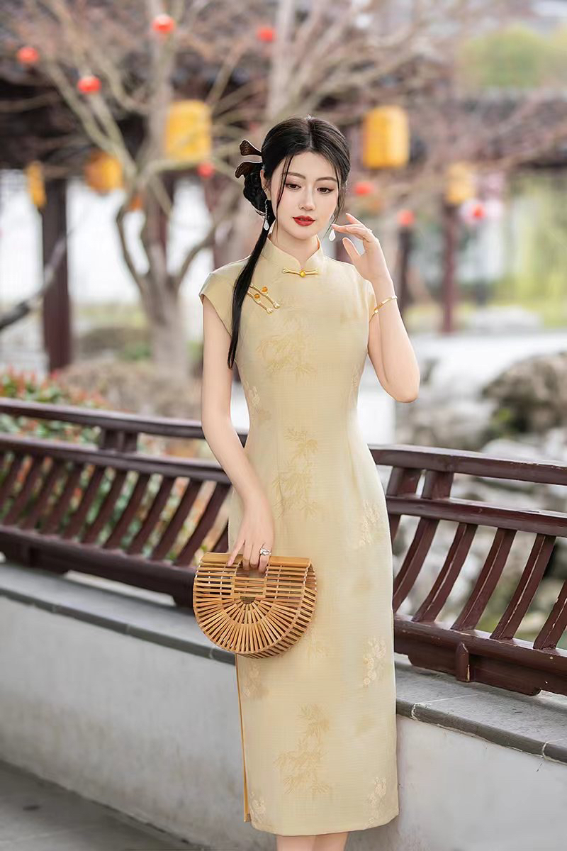 【栀梦】2025年新款国风立体提花无袖长款显白显瘦修身淡黄色旗袍