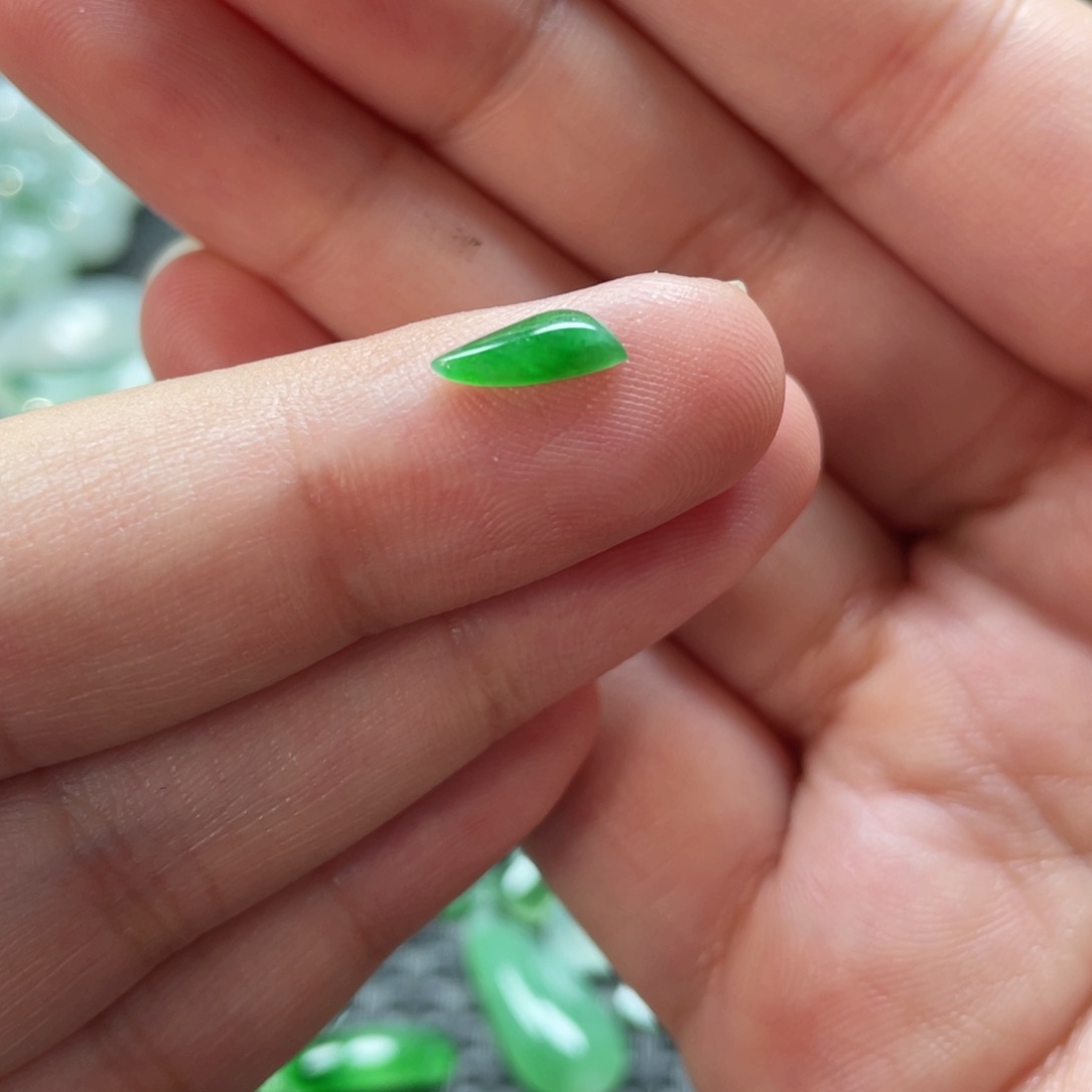 未镶嵌挂件翡翠  翡翠