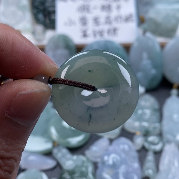 翡翠颈饰未镶嵌翡翠