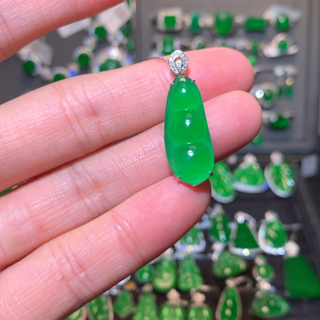 翡翠吊坠(不含链)18K金镶嵌天然翡翠