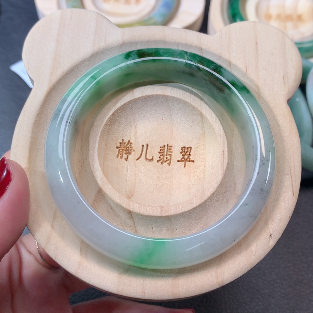 翡翠手镯未镶嵌56圈口