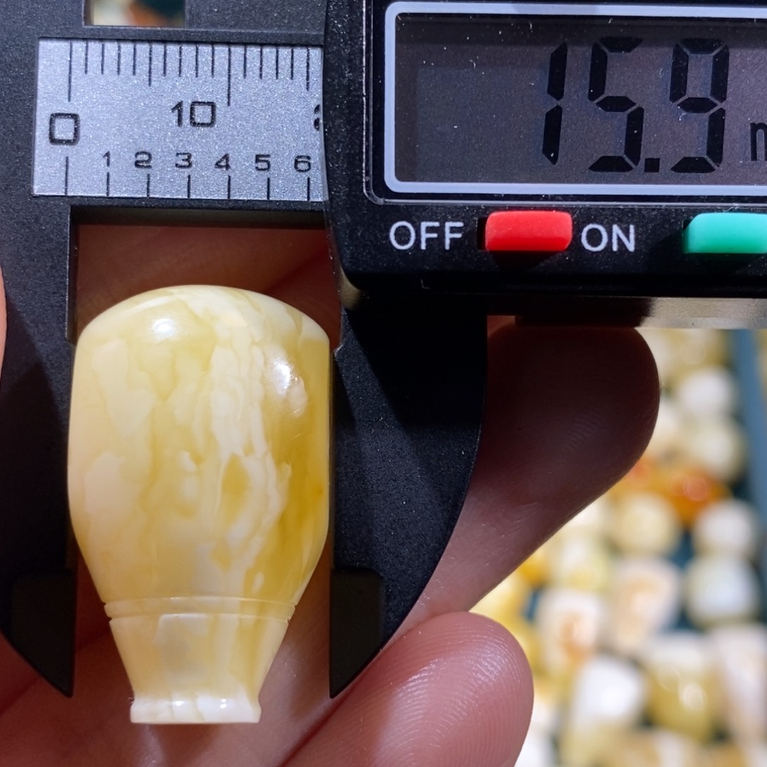 蜜蜡裸石未镶嵌微瑕