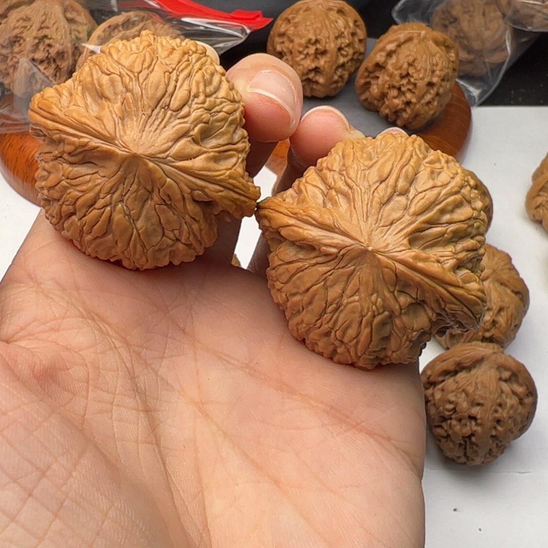 文玩核桃吊坠42泥鳅背全品