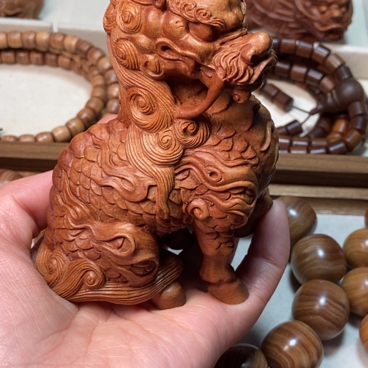 姜***君檀香木老山檀香红肉麒麟摆件，焦糖奶甜香