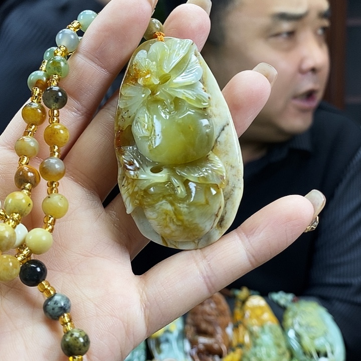 蛇纹石玉吊坠未镶嵌