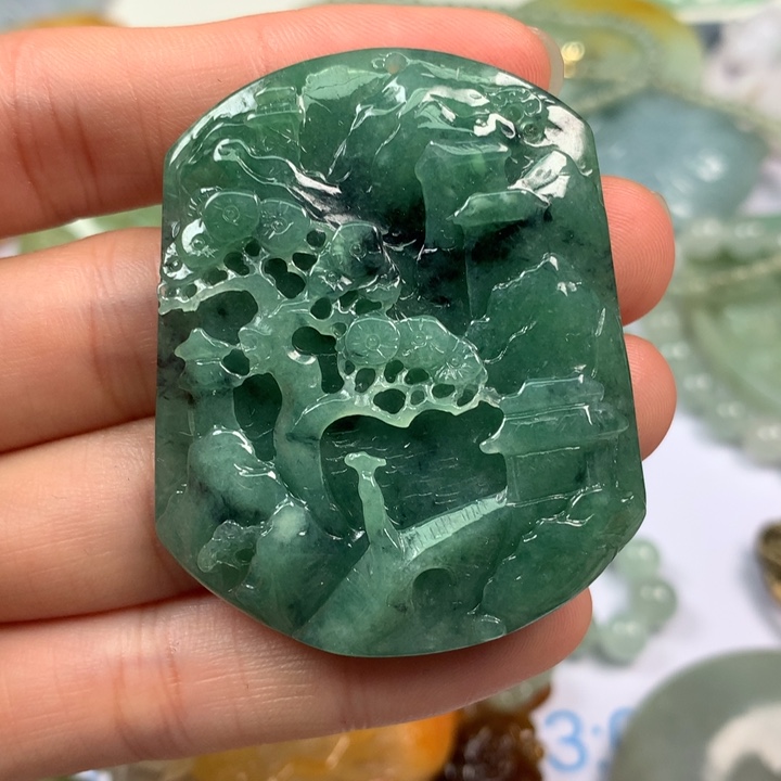 翡翠颈饰未镶嵌翡翠