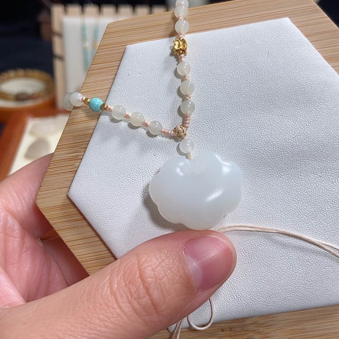 和田玉颈饰未镶嵌