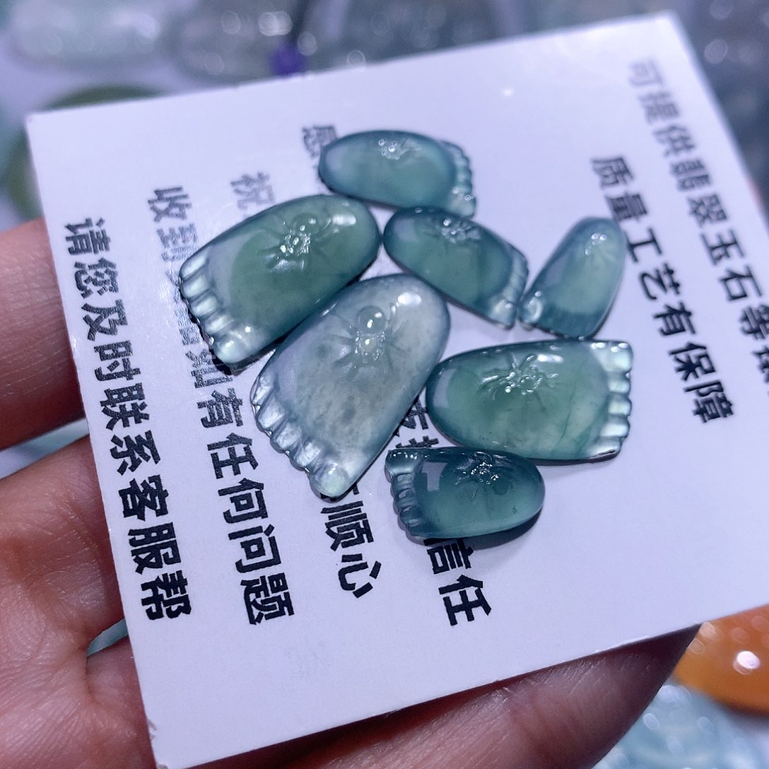 【闪购商品】翡翠颈饰未镶嵌一手
