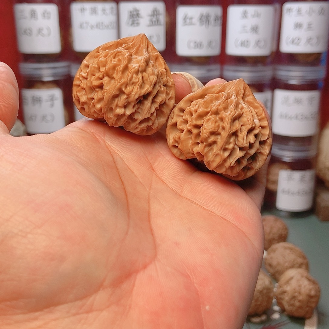 文玩核桃把件40龙门涧