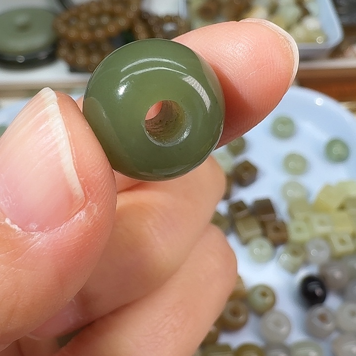 和田玉未镶嵌颈饰3