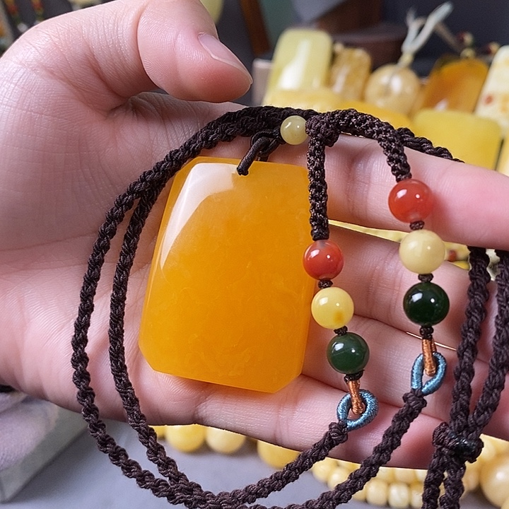 琥珀未镶嵌裸石无事牌