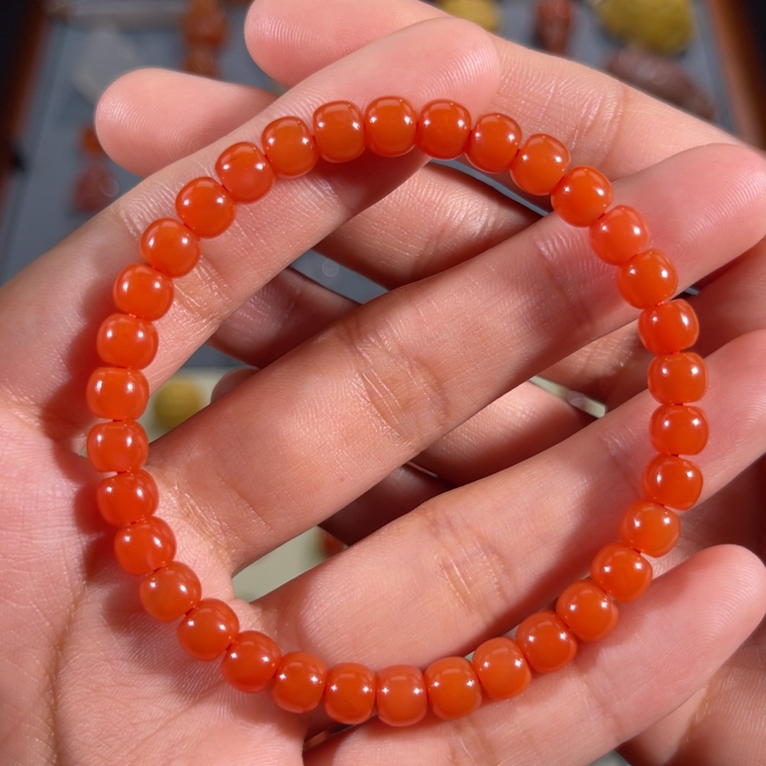 南红玛瑙滴水洞满色满肉老形手串6.1左右未镶嵌