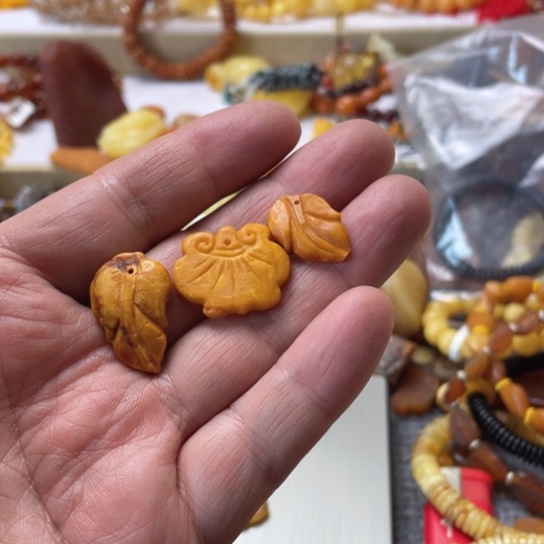 蜜蜡手串未镶嵌吊坠