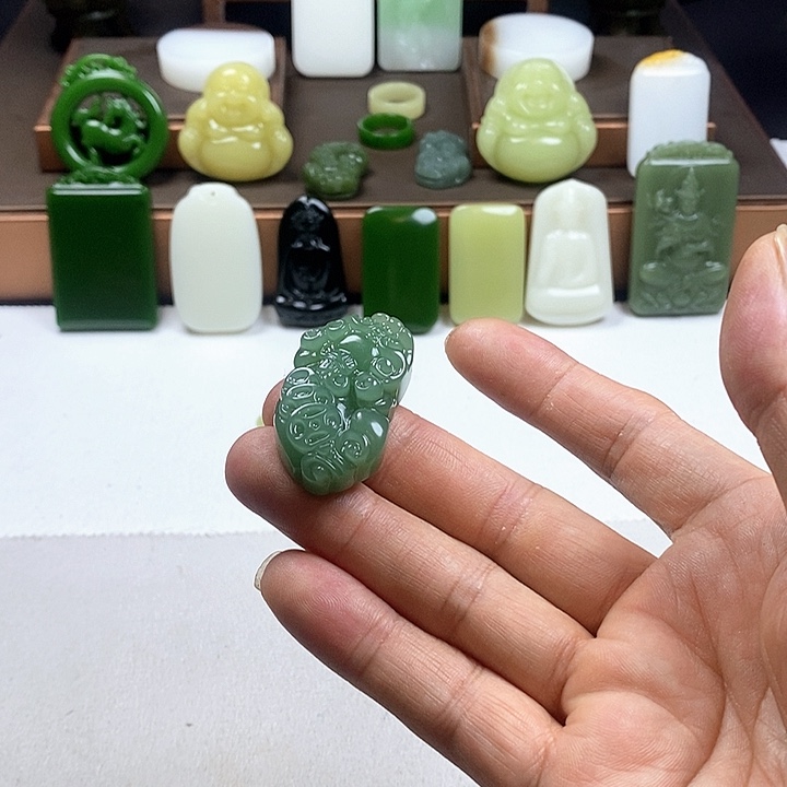 和田玉（糖玉）未镶嵌珠宝奇石